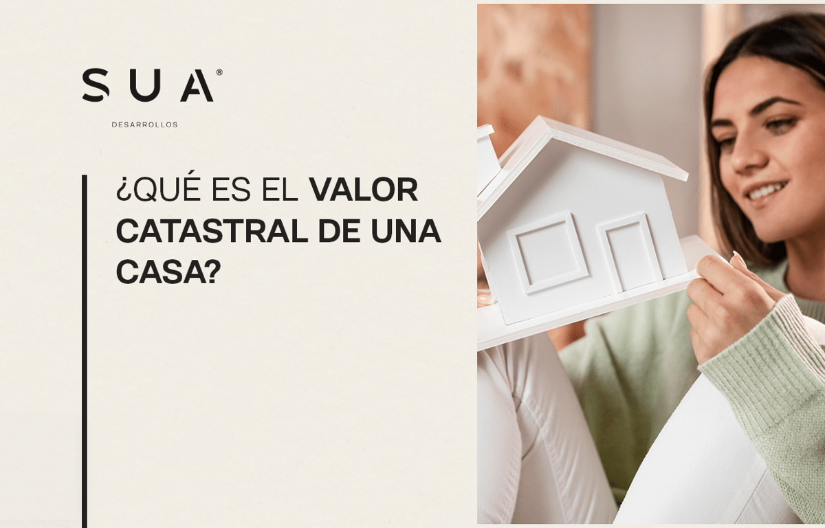 Mujer joven estudiando el valor catastral de una propiedad inmobiliaria