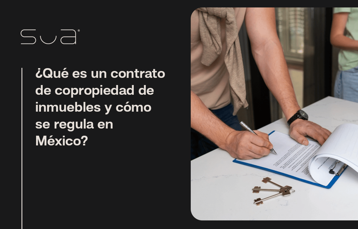 Persona firmando un contrato de copropiedad de inmuebles en México con llaves sobre la mesa